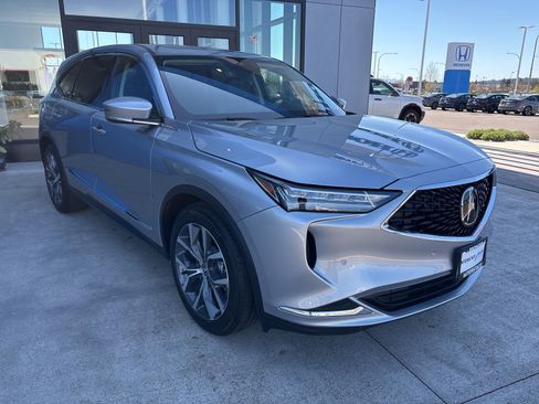 Used 2023 Acura MDX FWD w/ Technology Package image 3