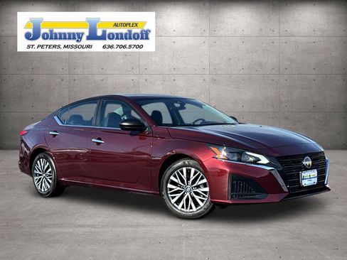 Used 2025 Nissan Altima 2.5 SV image 1