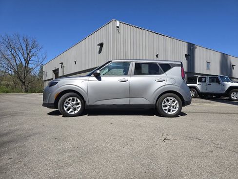 Used 2023 Kia Soul S FWD image 11