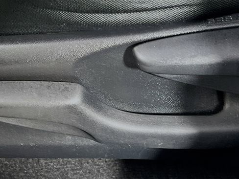 Used 2017 Toyota RAV4 LE FWD image 16