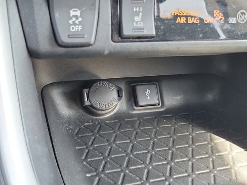 Used 2022 Toyota RAV4 XLE image 29