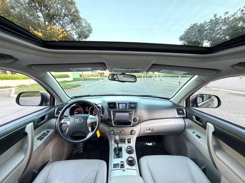 Used 2013 Toyota Highlander SE FWD image 15