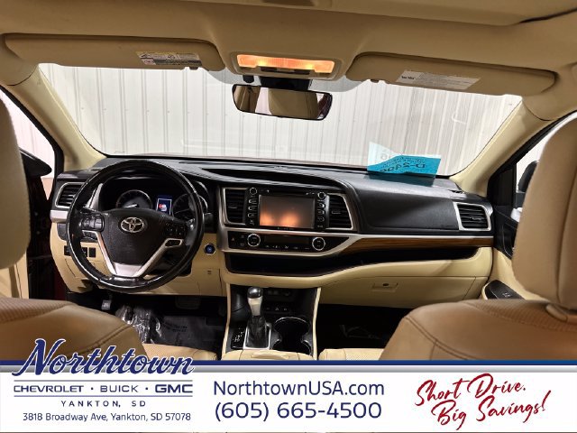Used 2017 Toyota Highlander Limited AWD/4WD image 12