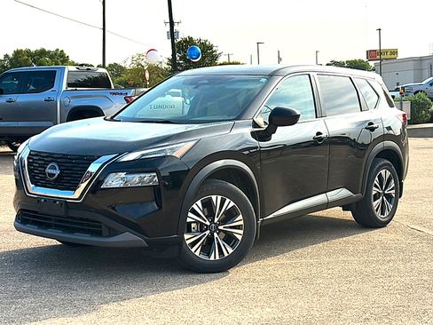 Used 2023 Nissan Rogue SV FWD image 2