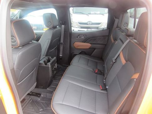 Used 2025 GMC Canyon AT4 w/ Technology Plus Package AWD/4WD image 20
