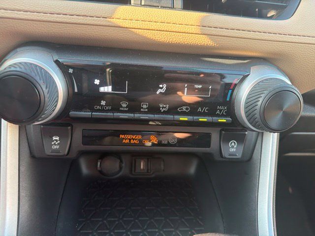 Used 2022 Toyota RAV4 LE AWD/4WD image 19
