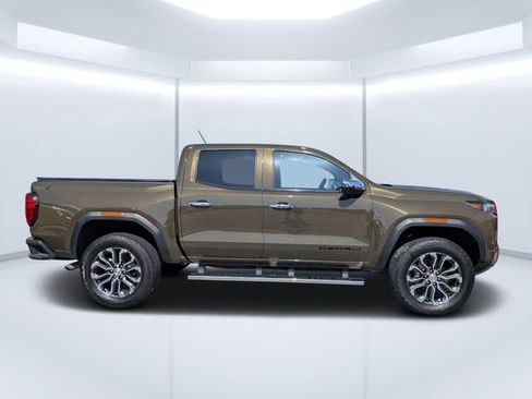 Used 2024 GMC Canyon Denali AWD/4WD image 2