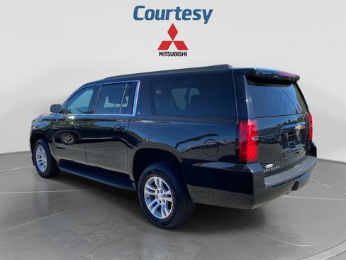 Used 2020 Chevrolet Suburban LT w/ Luxury Package AWD/4WD image 3
