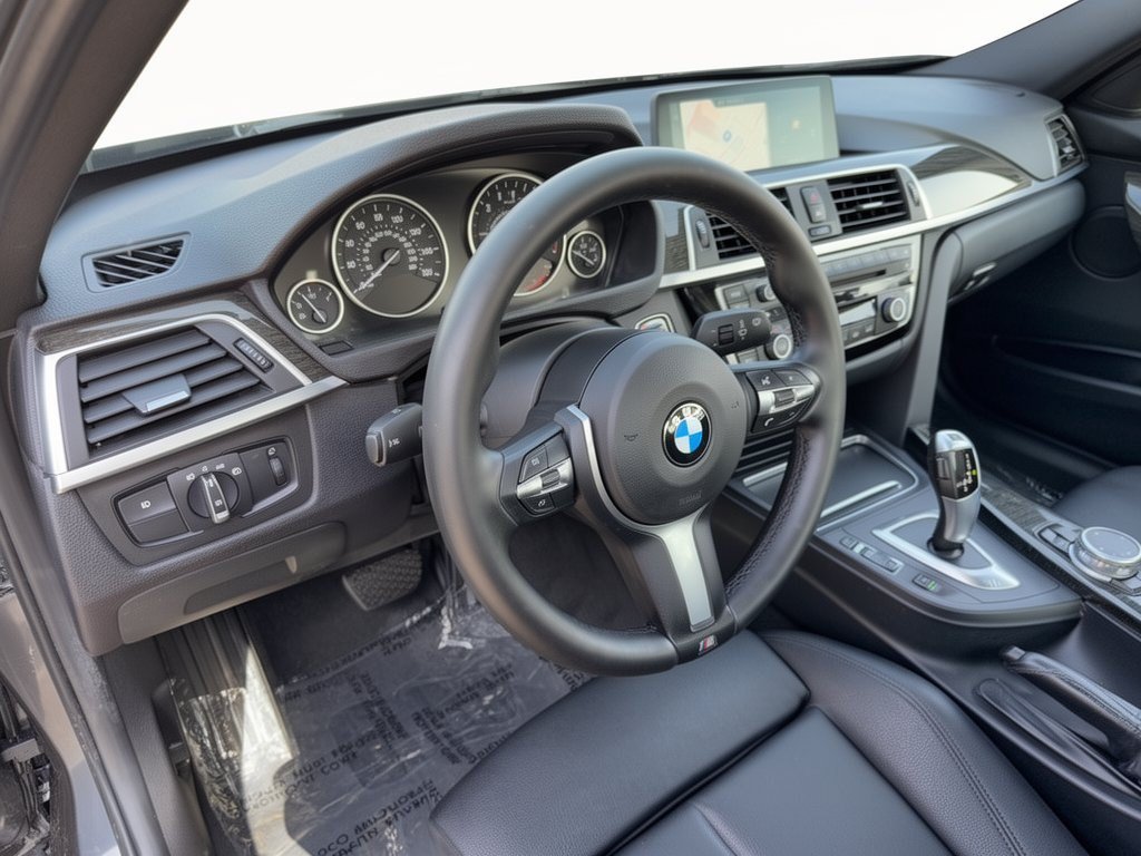 Used 2017 BMW 320i xDrive Sedan AWD/4WD image 4