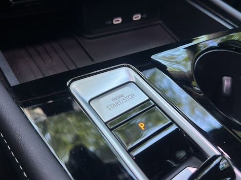 Used 2025 Volkswagen Atlas SE image 24