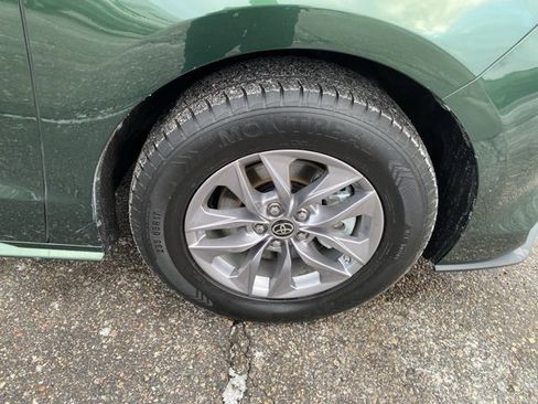 Used 2024 Toyota Sienna XLE image 15