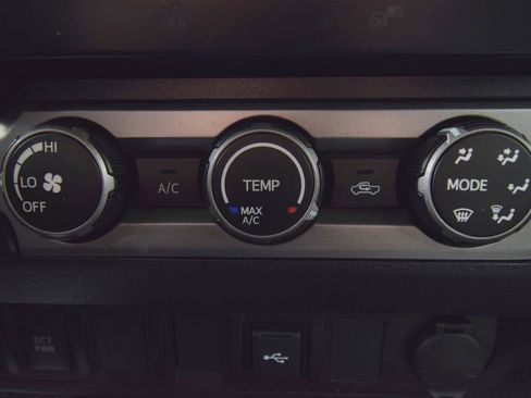 Used 2020 Toyota Tacoma SR image 28