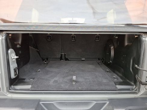 Used 2018 Jeep Wrangler Unlimited Sahara image 29