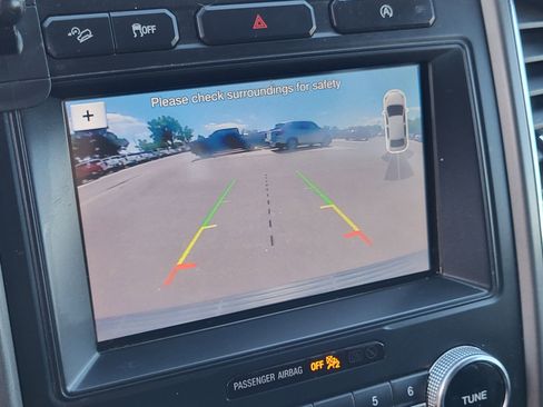 Used 2019 Ford Expedition XLT w/ Equipment Group 201A AWD/4WD image 18