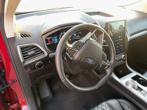 Used 2024 Ford Edge Titanium image 13