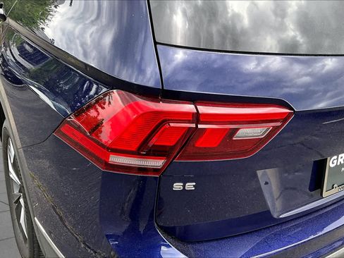 Used 2023 Volkswagen Tiguan SE w/ Panoramic Sunroof Package FWD image 27