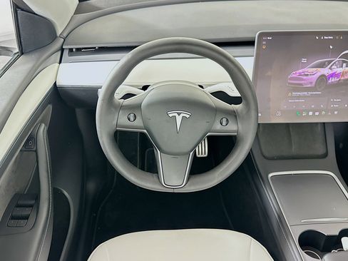 Used 2022 Tesla Model Y Performance AWD/4WD image 16