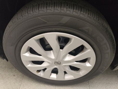 Used 2018 Nissan Rogue S image 31