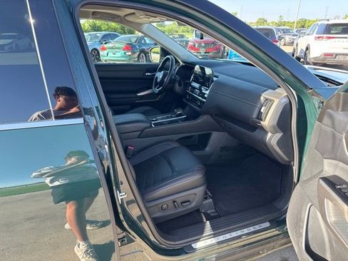 Used 2023 Nissan Pathfinder Platinum AWD/4WD image 18