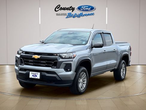 Used 2024 Chevrolet Colorado LT w/ LT Convenience Package II AWD/4WD image 2