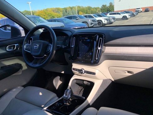 Used 2023 Volvo XC40 B5 Ultimate w/ Protection Package Premier image 18