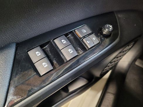 Used 2017 Toyota Prius Prime Advanced image 27