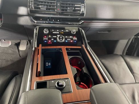 Used 2024 Lincoln Navigator Reserve AWD/4WD image 16