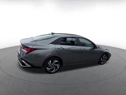 Used 2025 Hyundai Elantra Limited image 15