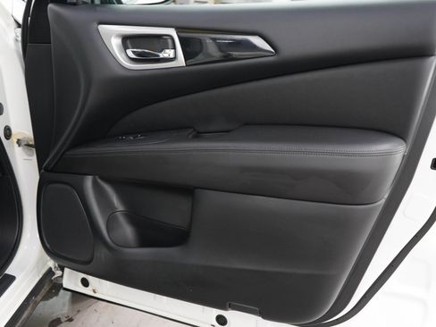 Used 2019 Nissan Pathfinder S AWD/4WD image 9