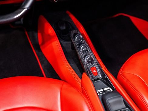Used 2021 Ferrari F8 Tributo RWD image 18