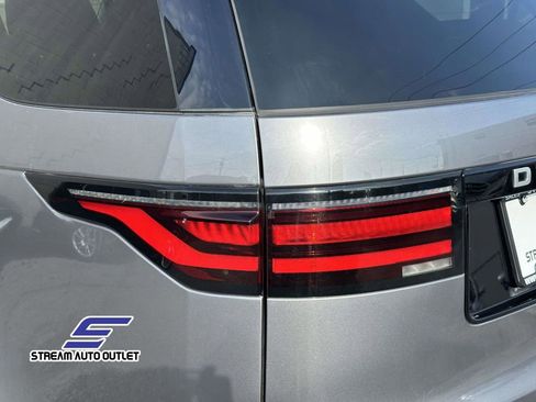 Used 2024 Land Rover Discovery S image 11