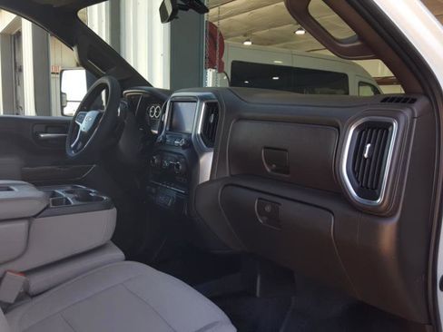 Used 2020 Chevrolet Silverado 2500 LT w/ Convenience Package image 10