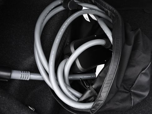 Used 2025 BMW M5 w/ Executive Package image 51