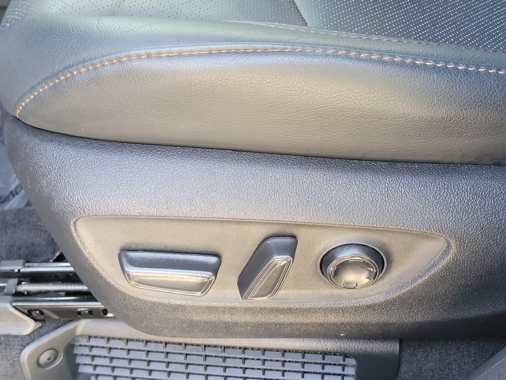 Used 2025 Toyota Sienna Limited FWD image 23