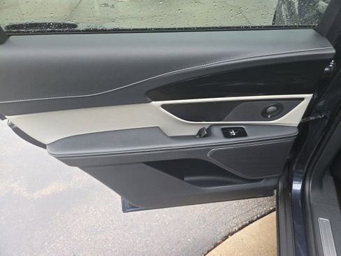 Certified 2024 Lincoln Nautilus Reserve w/ Equipment Group 202A image 30