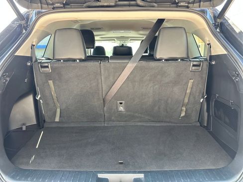 Used 2022 Toyota Highlander XLE image 17