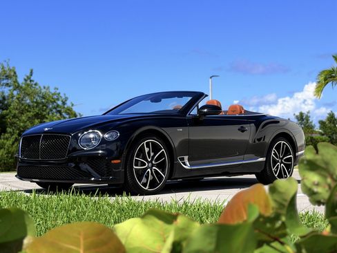 Used 2024 Bentley Continental GT V8 AWD/4WD image 3