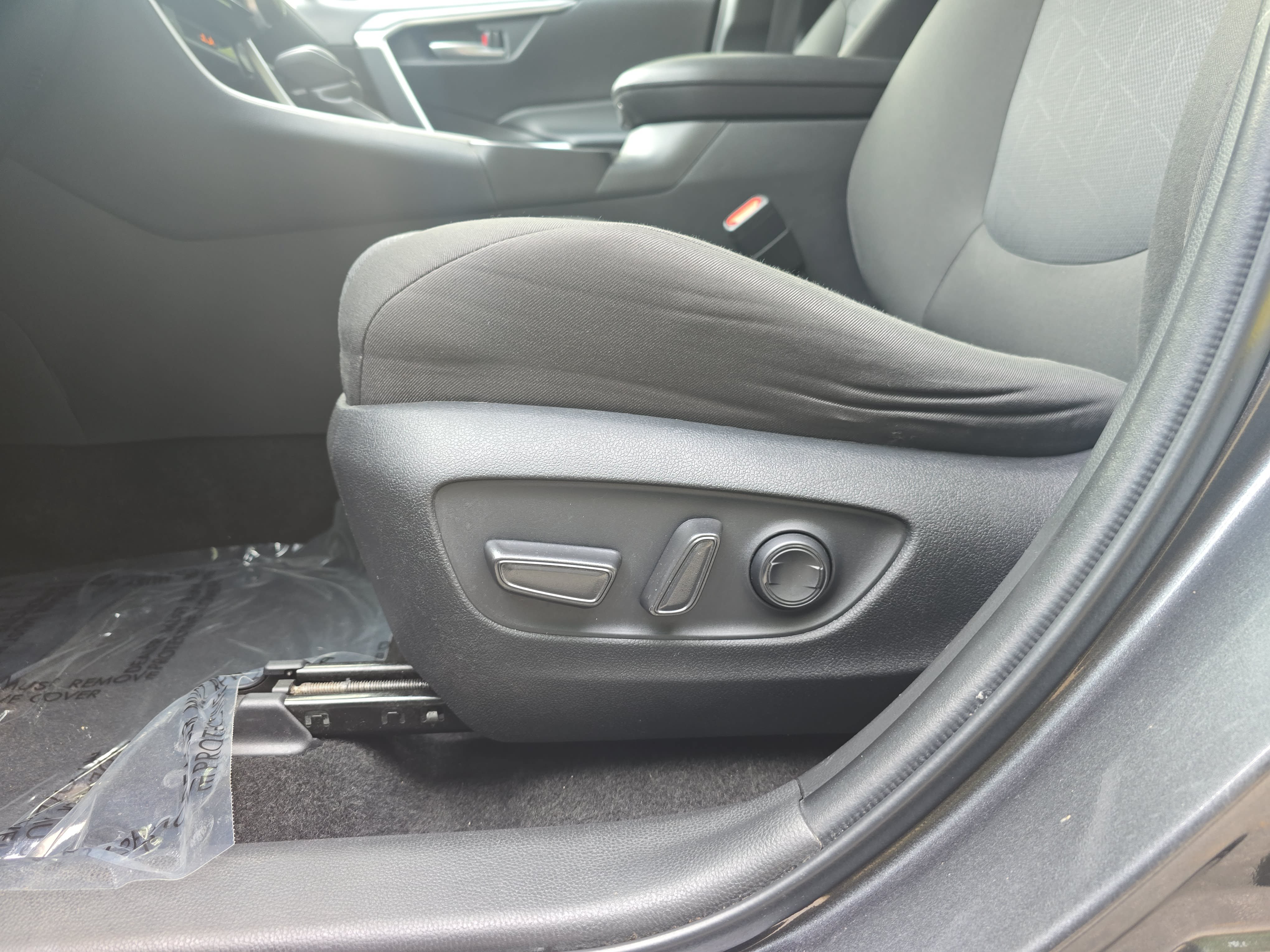 Used 2025 Toyota RAV4 XLE FWD image 26