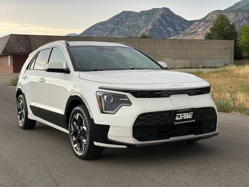 Used 2023 Kia Niro Wind FWD image 1