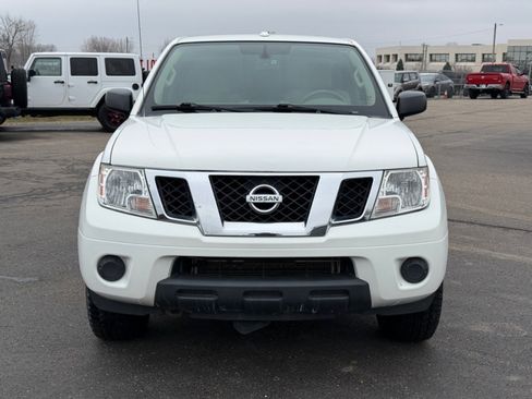 Used 2016 Nissan Frontier SV image 3