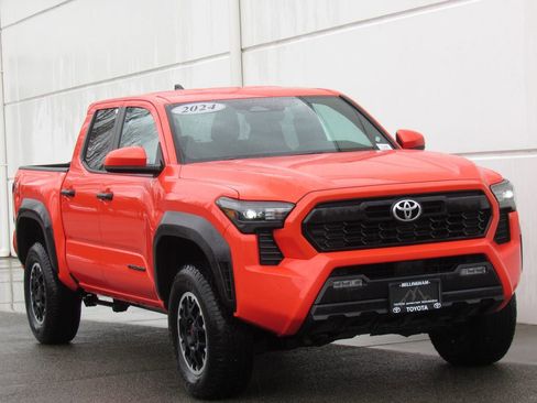 Certified 2024 Toyota Tacoma TRD Off-Road image 2