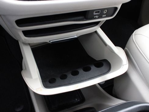 Used 2017 Chrysler Pacifica Touring-L image 43