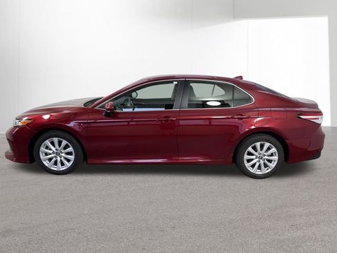 Used 2020 Toyota Camry LE FWD image 27