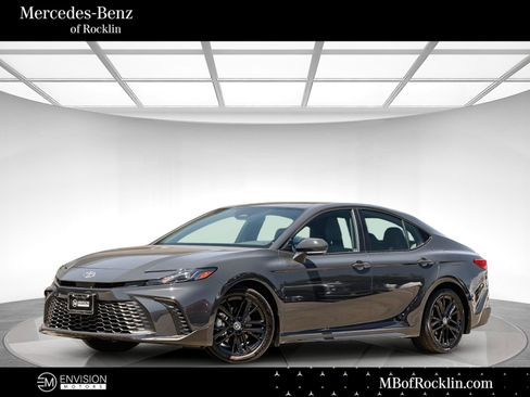 Used 2026 Toyota Camry SE FWD image 1