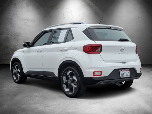 Certified 2026 Hyundai Venue SEL FWD image 4