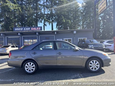 Used 2004 Toyota Camry XLE FWD image 2