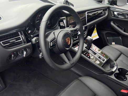 New 2026 Porsche Macan AWD/4WD image 4