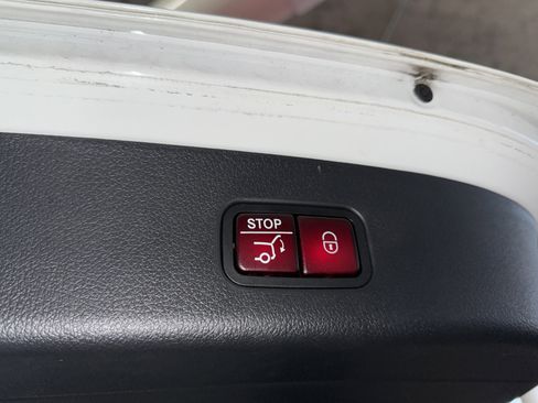 Used 2025 Mercedes-Benz GLC 43 AMG 4MATIC image 14