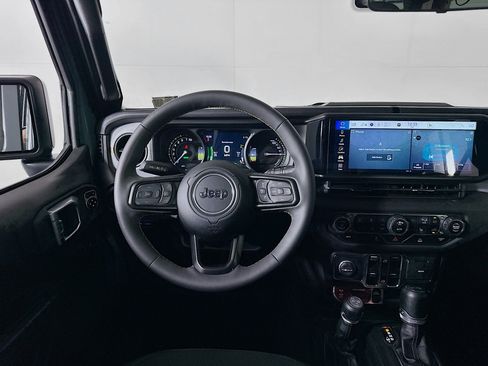 Used 2024 Jeep Wrangler Unlimited AWD/4WD image 17
