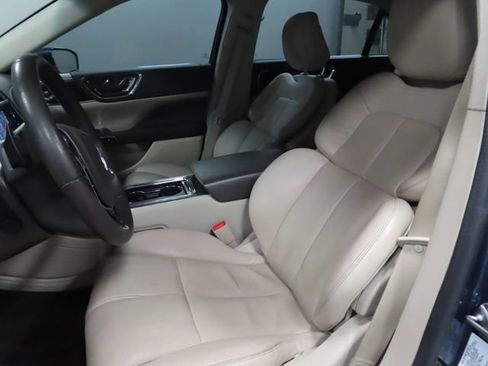 Used 2020 Lincoln Continental w/ Premium Package image 21